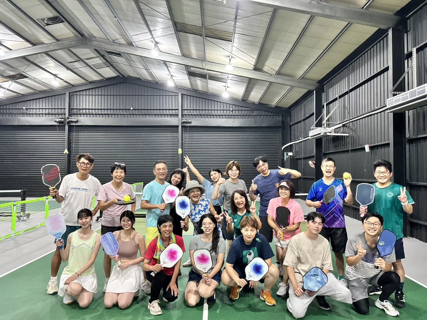 室內球場的團體合照